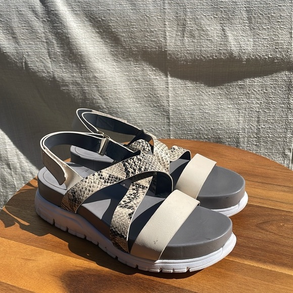 Cole Haan Zerogrand Criss Cross Gladiator Sandals, Roccia/Sandshell/White Size 9 - Picture 4 of 11